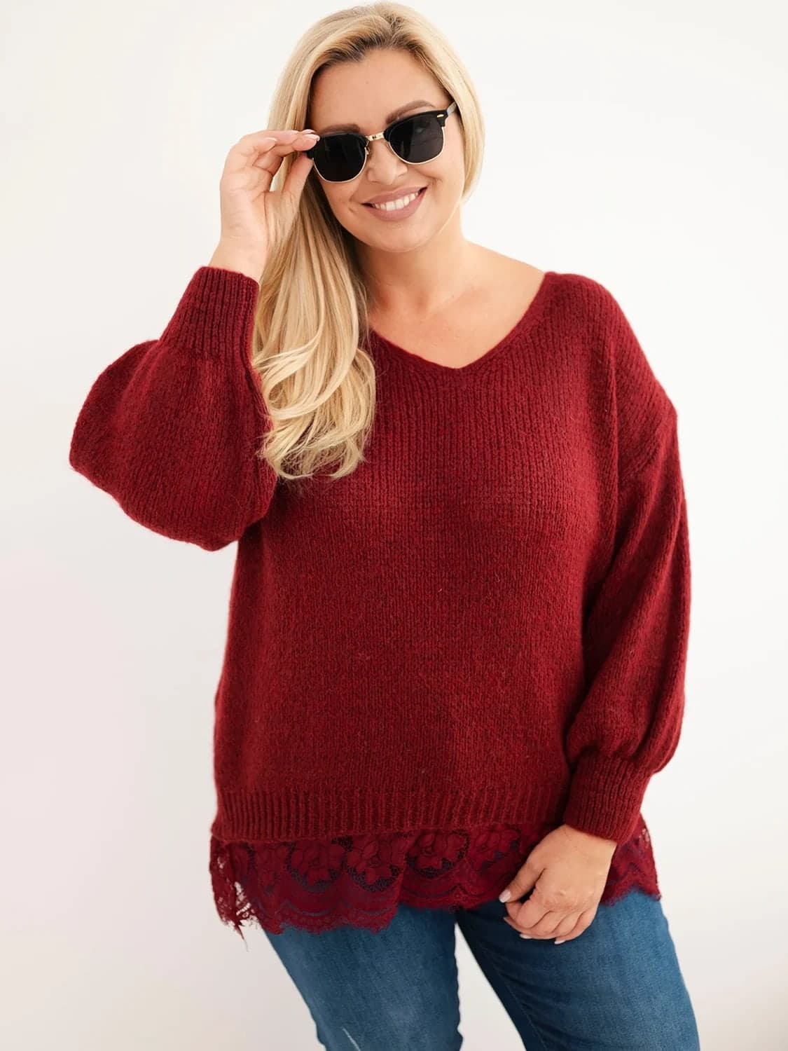 Dámský pletený svetr Plus Size s krajkovým lemem Rondò, barva Vínový